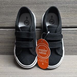 NWT Wonder Nation Shoes Size 9